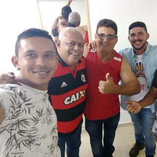 COM AMIGOS